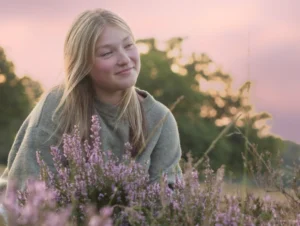 spontaan-portret-vrouw-buiten-bos-natuurlijk-licht.-EefFotografeert5 2